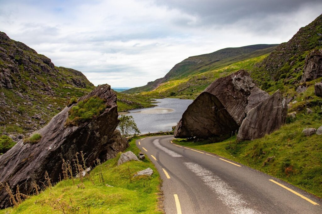 Photo by comuirgheasa lake, rocks, road, mountains, national park, gap of dunloe, nature, ireland, killarney